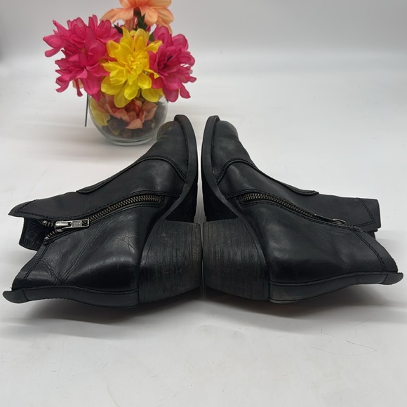 Born Elegant Black Leather Ankle Booties Size 9 - Picture 5 of 8